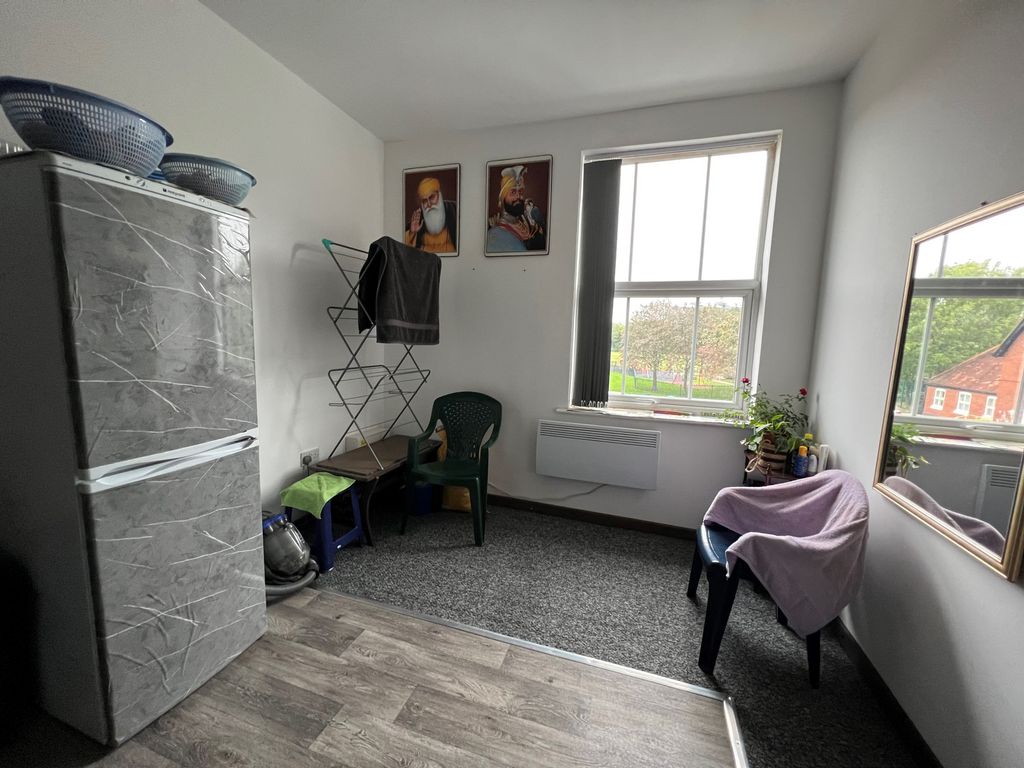 Property photo 3 of 5