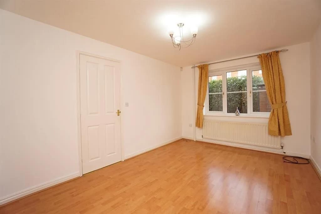 Property photo 3 of 10 74ee8A7d9c4Bcc77Fef986Efee18349125c6F390.Jpeg