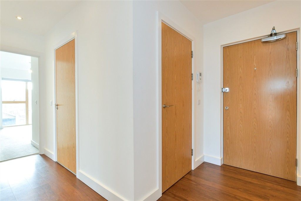 Property photo 2 of 11 Entrance Hall