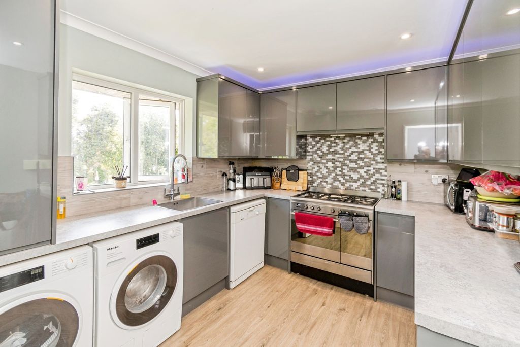 Property photo 3 of 20 Pbox-Img.Jpg