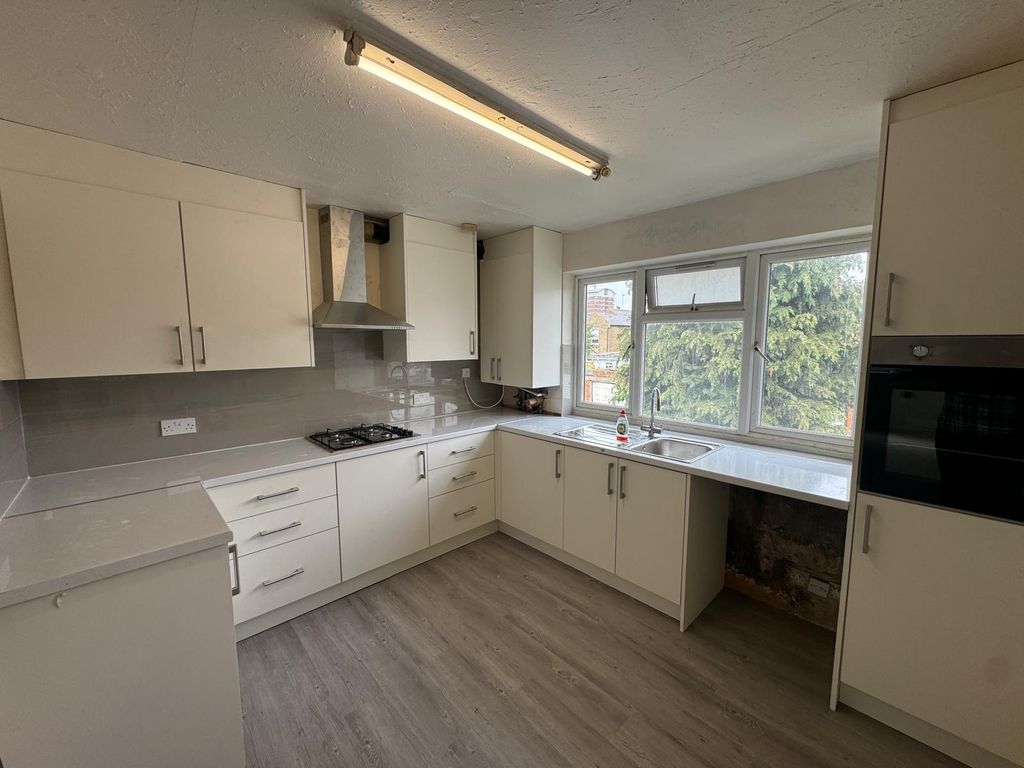 Property photo 1 of 2