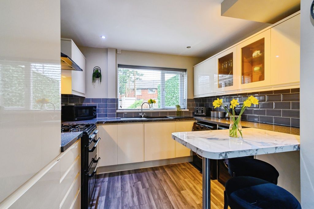 Property photo 3 of 13 Kitchen