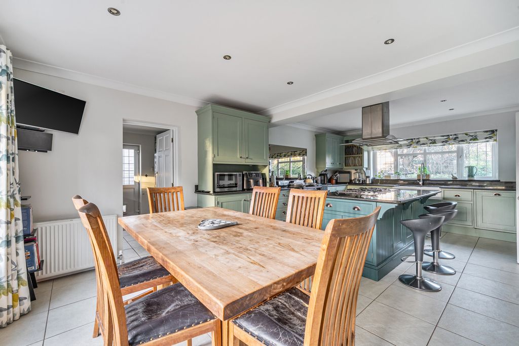 Property photo 3 of 29 1381989-10-691B6F...