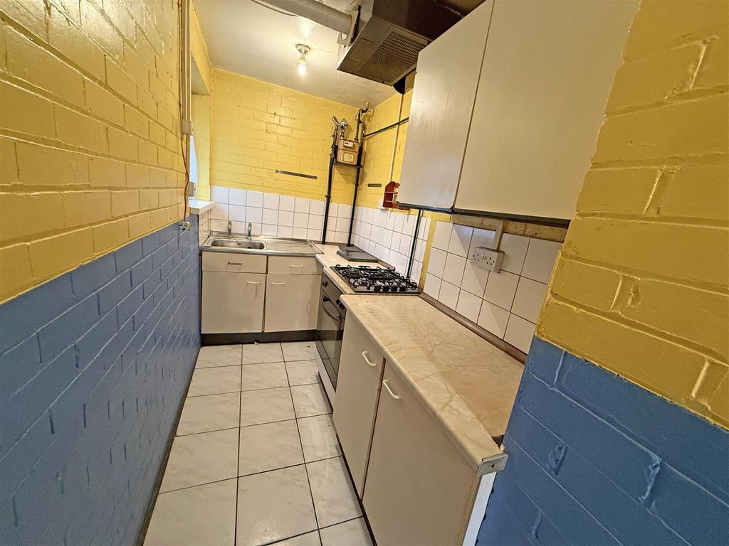 Property photo 3 of 12 Kitchen.Jpg