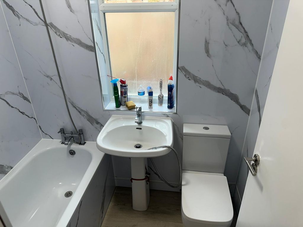Property photo 3 of 8 2