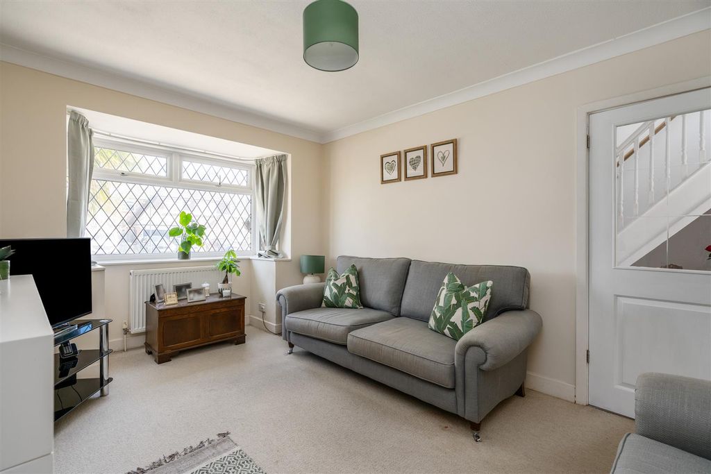 Property photo 3 of 17 67 Willow Road_8.Jpg