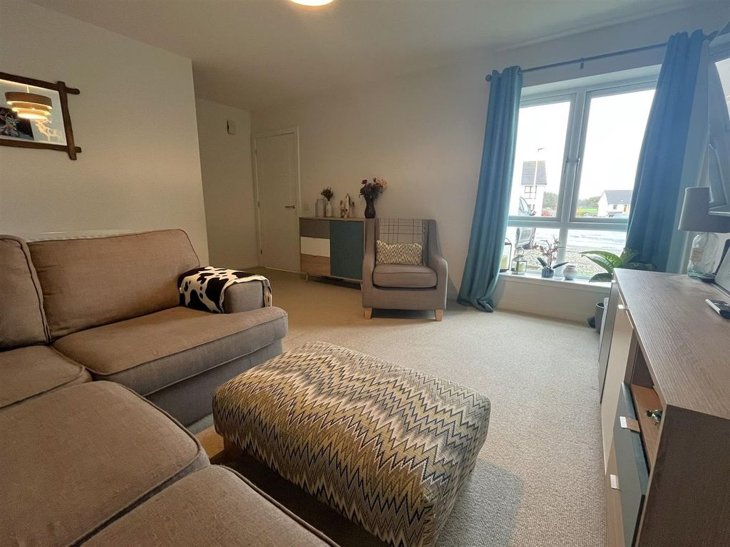 Property photo 3 of 21 Lounge