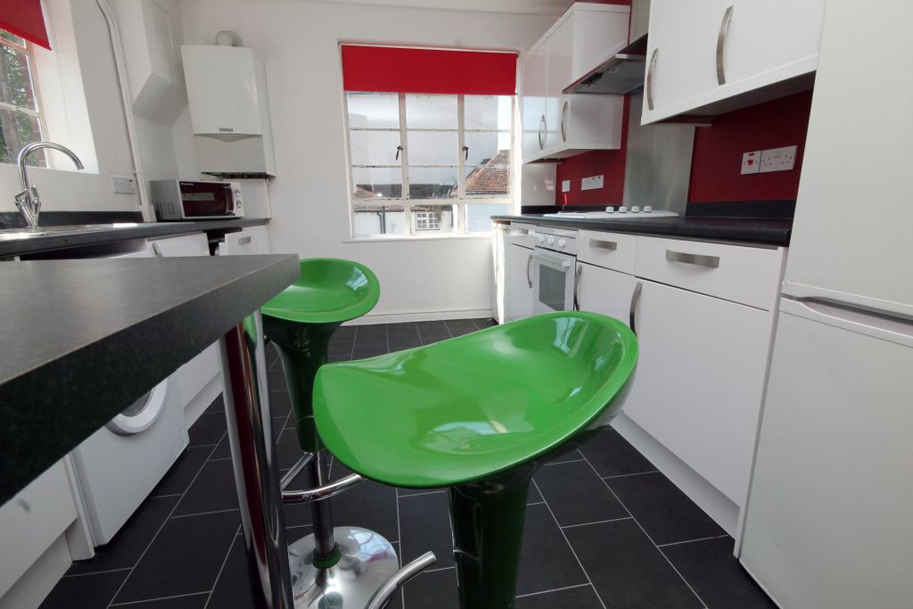 Property photo 1 of 7 Kitchen