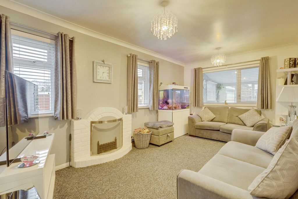 Property photo 2 of 25