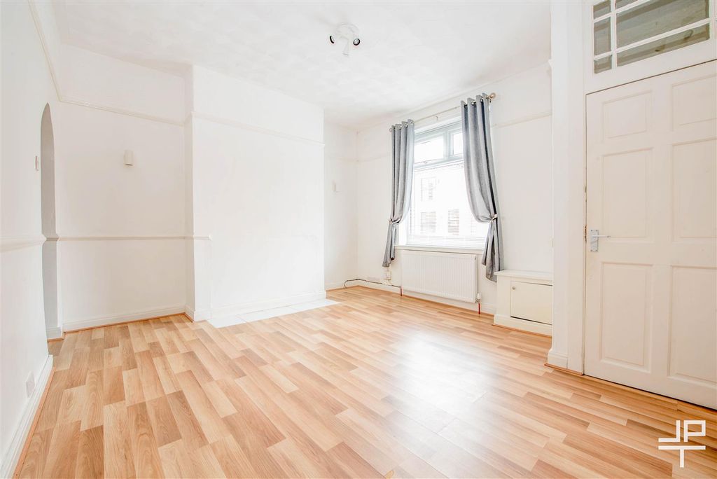 Property photo 2 of 23 19Cs Lr1.Jpg