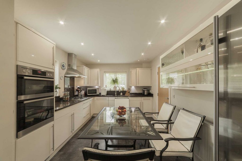 Property photo 3 of 19