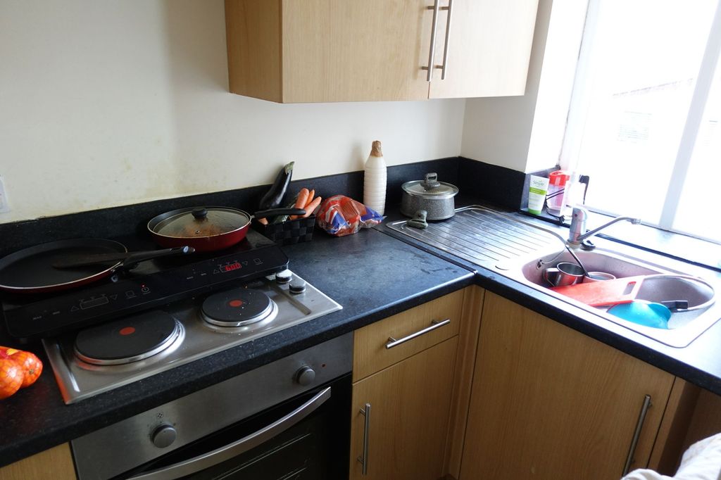 Property photo 3 of 6 Kitchen