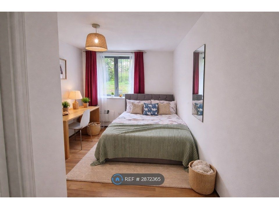 Property photo 1 of 6 Double Bedroom With Own Bathroom