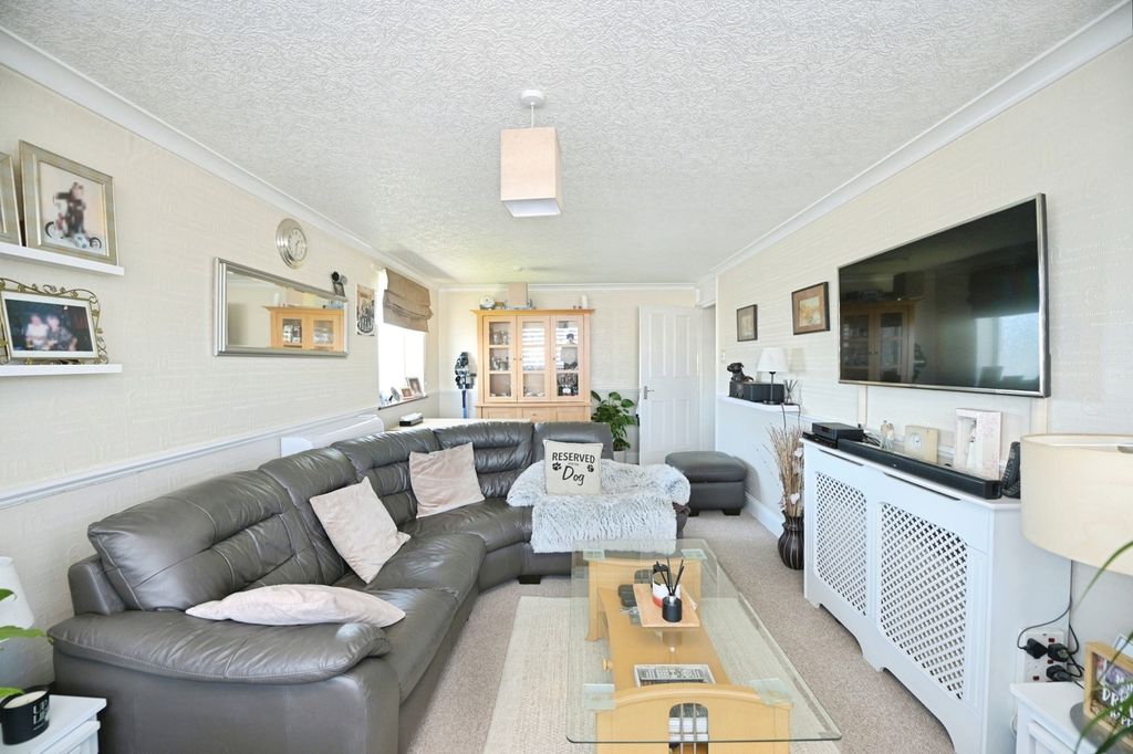 Property photo 3 of 8 Pbox-Img.Jpg