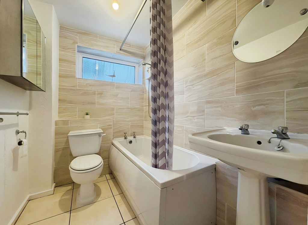 Property photo 2 of 6 Bathroom