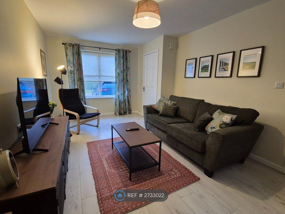 Property photo 2 of 13 Lounge