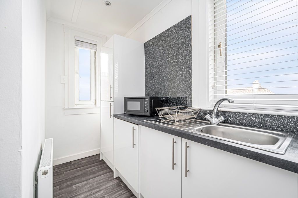 Property photo 2 of 19 Kitchen