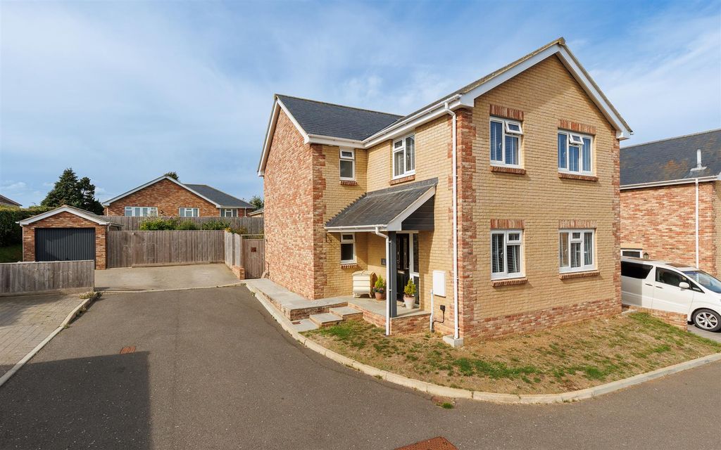 Property photo 1 of 28 Hambledon