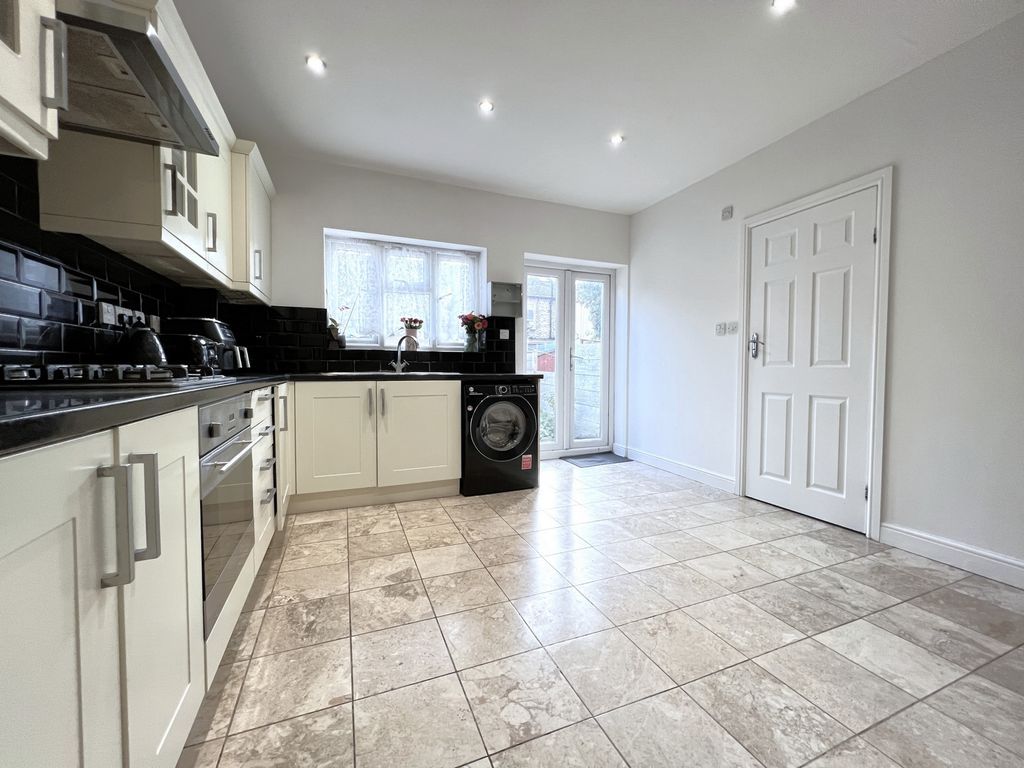 Property photo 2 of 18 Photo 3