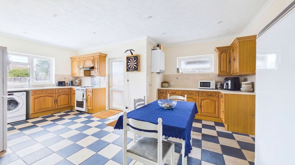 Property photo 3 of 21 Kitchen