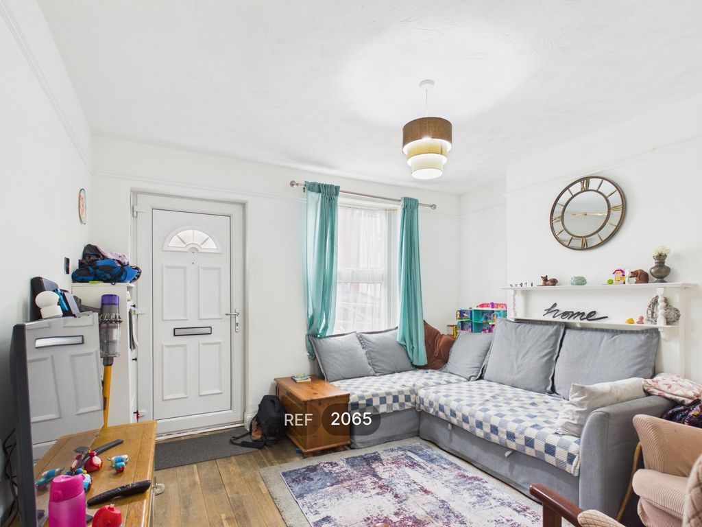 Property photo 2 of 20 Living Room