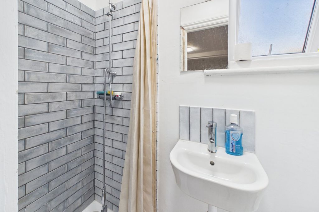 Property photo 3 of 4 Bathroom