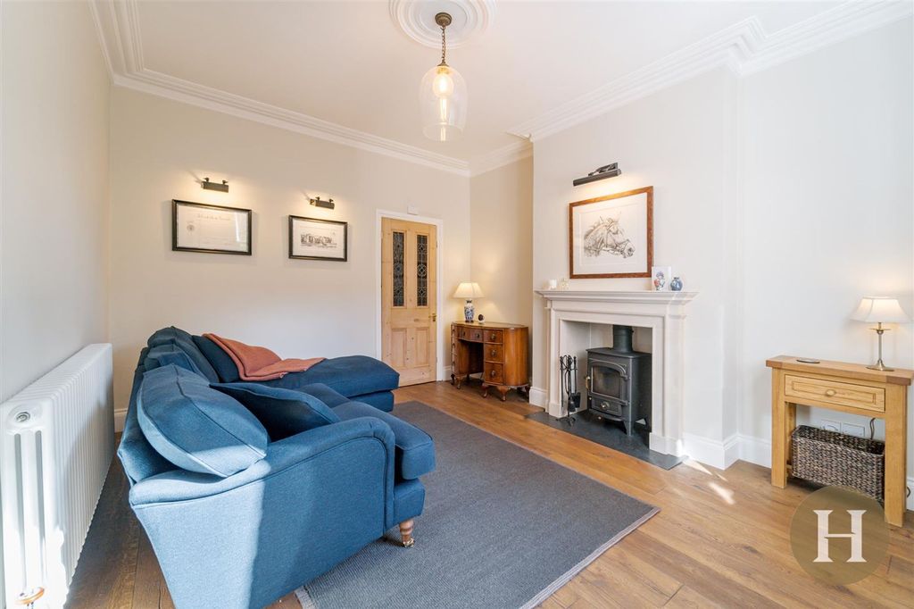 Property photo 3 of 34