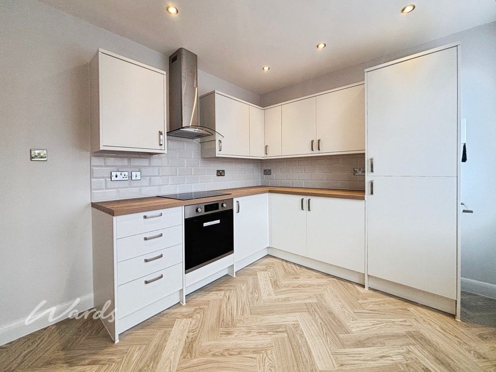 Property photo 3 of 12 Kitchen