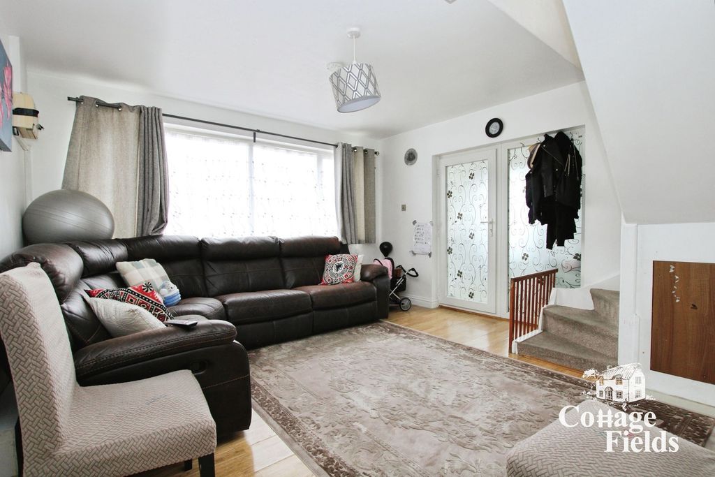 Property photo 2 of 9