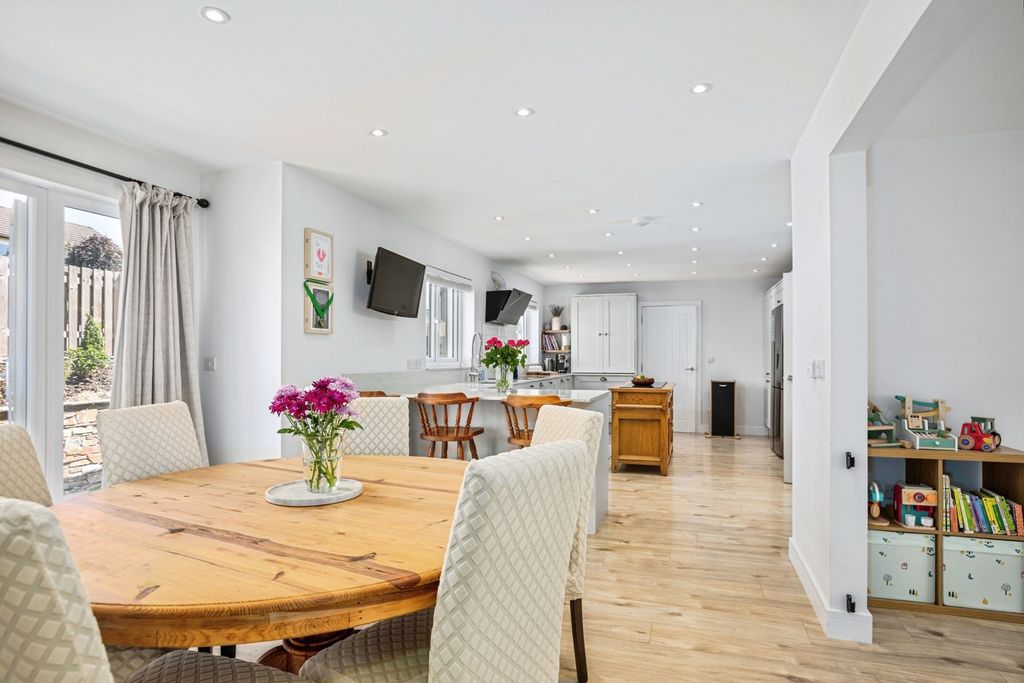 Property photo 2 of 37 Pbox-Img.Jpg