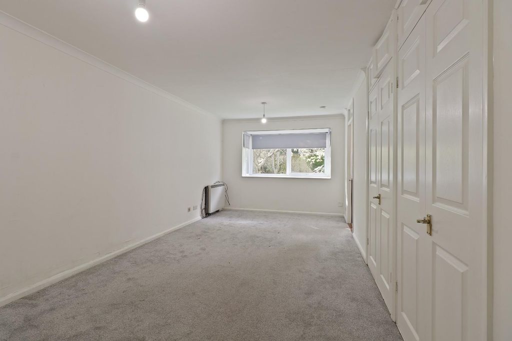 Property photo 2 of 14 Studio