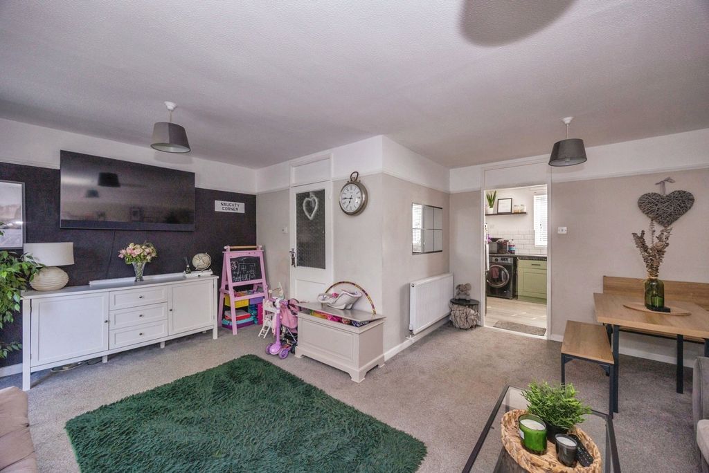 Property photo 3 of 17 Picture No. 01