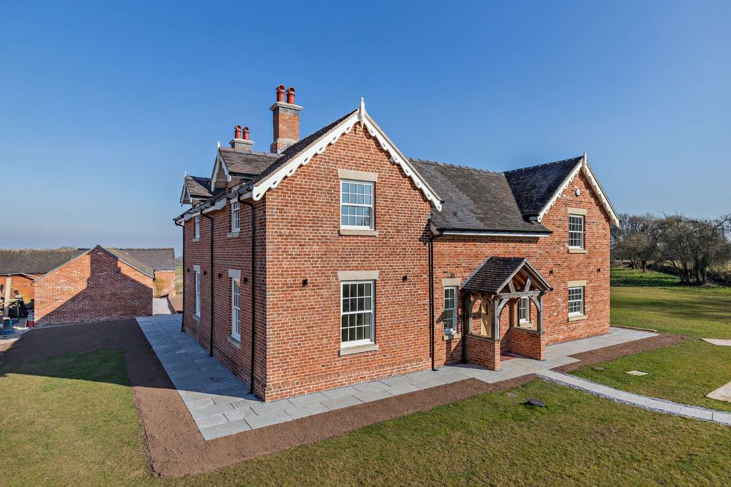 Property photo 2 of 20 Farm House