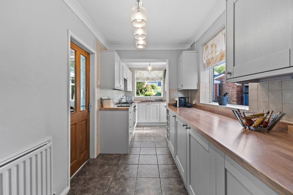 Property photo 3 of 35