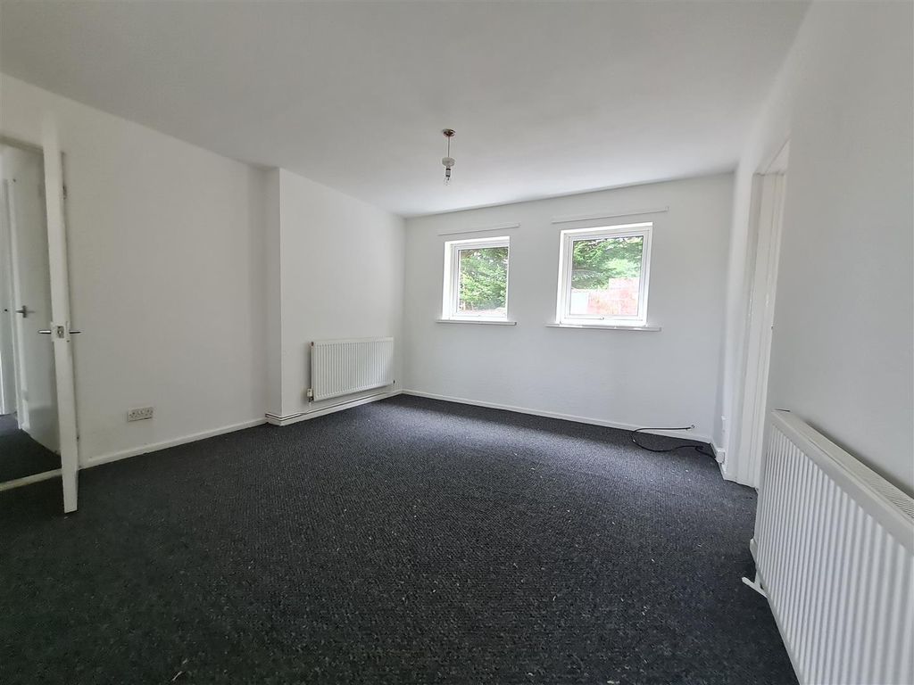 Property photo 2 of 14 Lounge