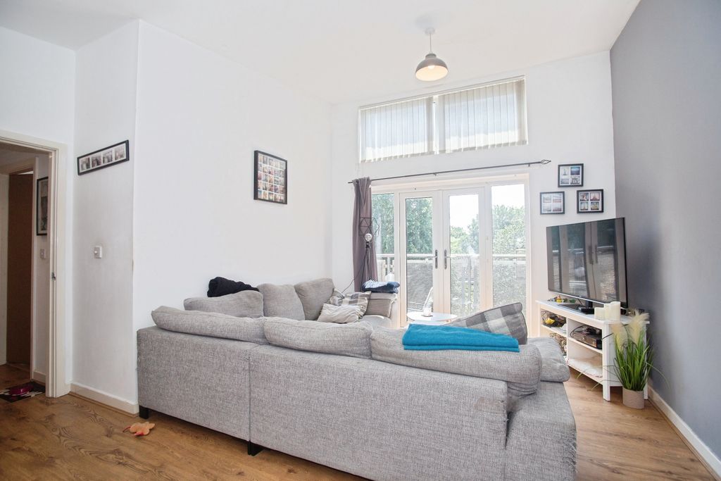 Property photo 3 of 24