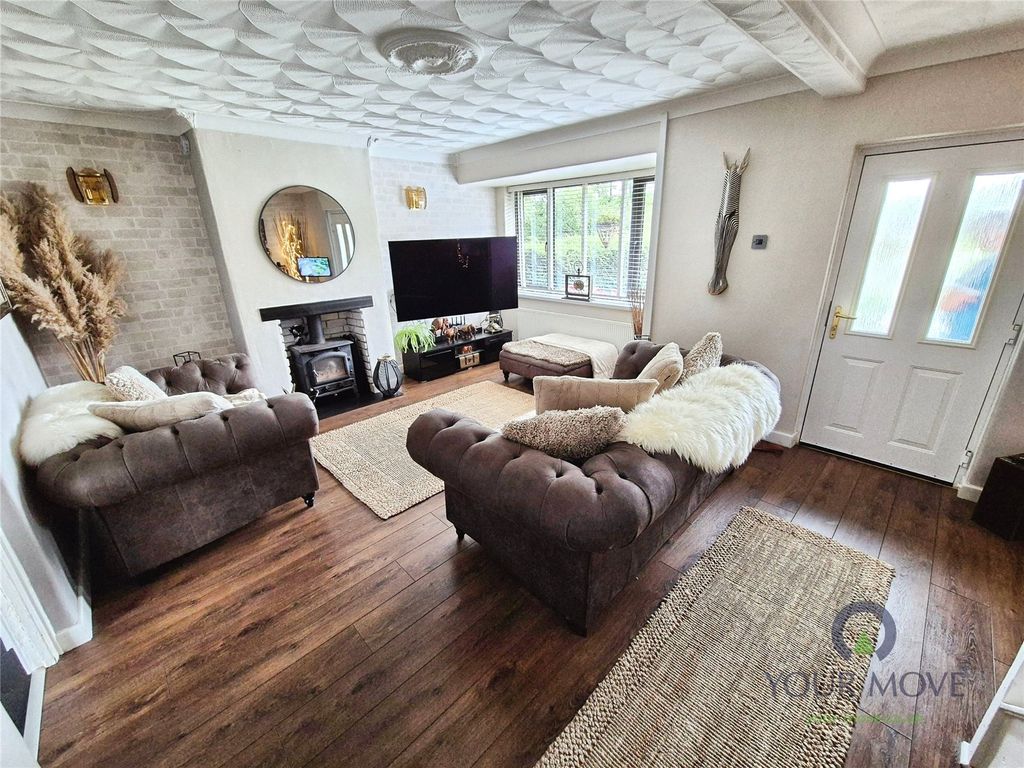 Property photo 2 of 16 Lounge