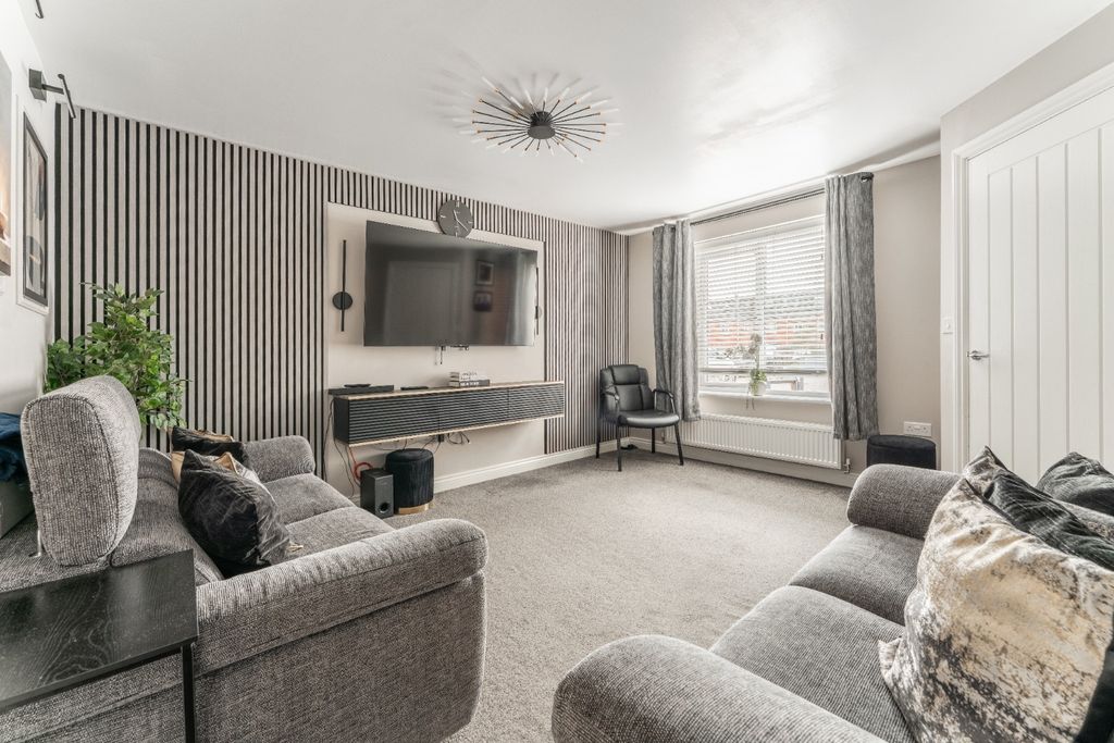 Property photo 3 of 15 5552593