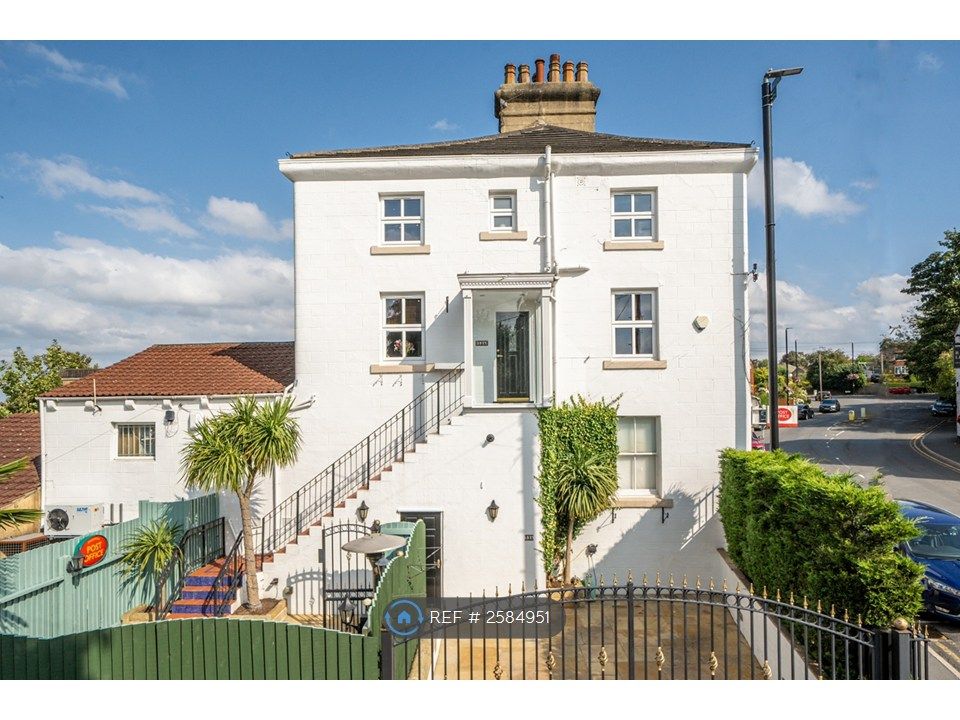 Property photo 1 of 32