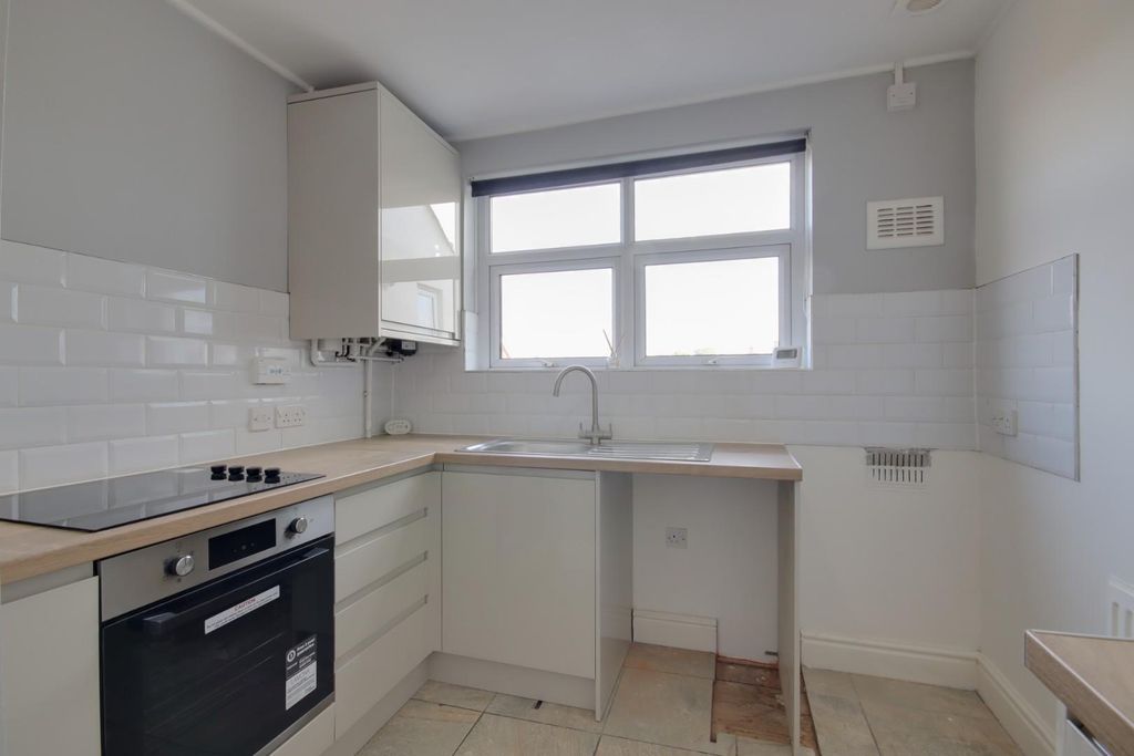 Property photo 2 of 8 Kitchen