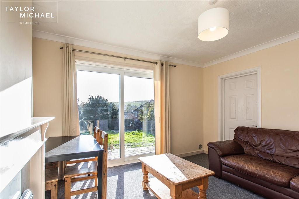 Property photo 3 of 24 Living Room