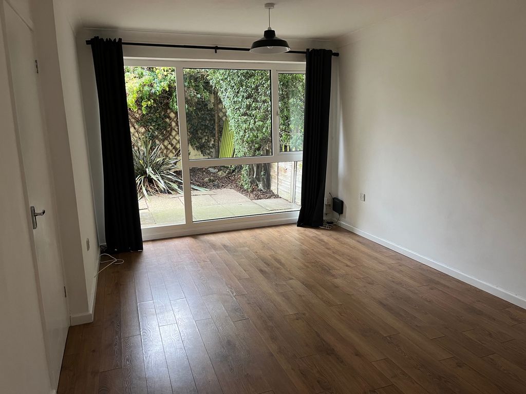 Property photo 2 of 11 Living Room