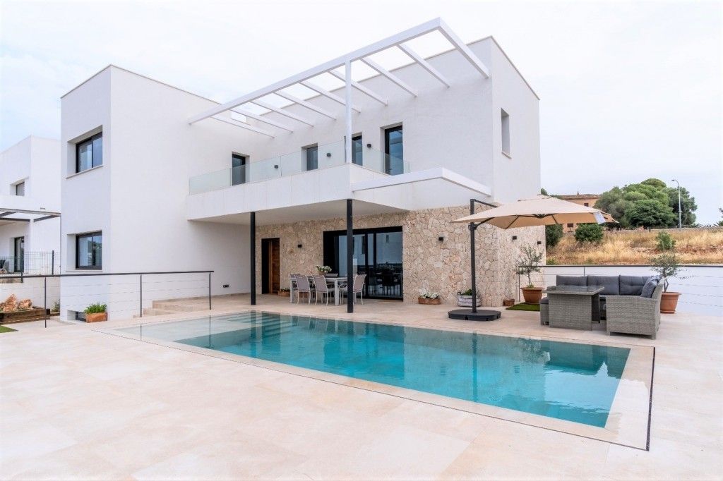 Property photo 1 of 20 Pool And Exterior