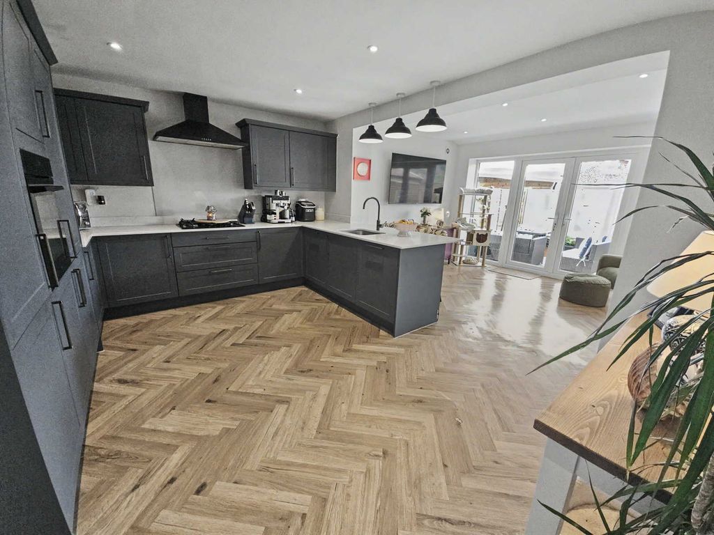 Property photo 2 of 21 Living Kitchen Diner