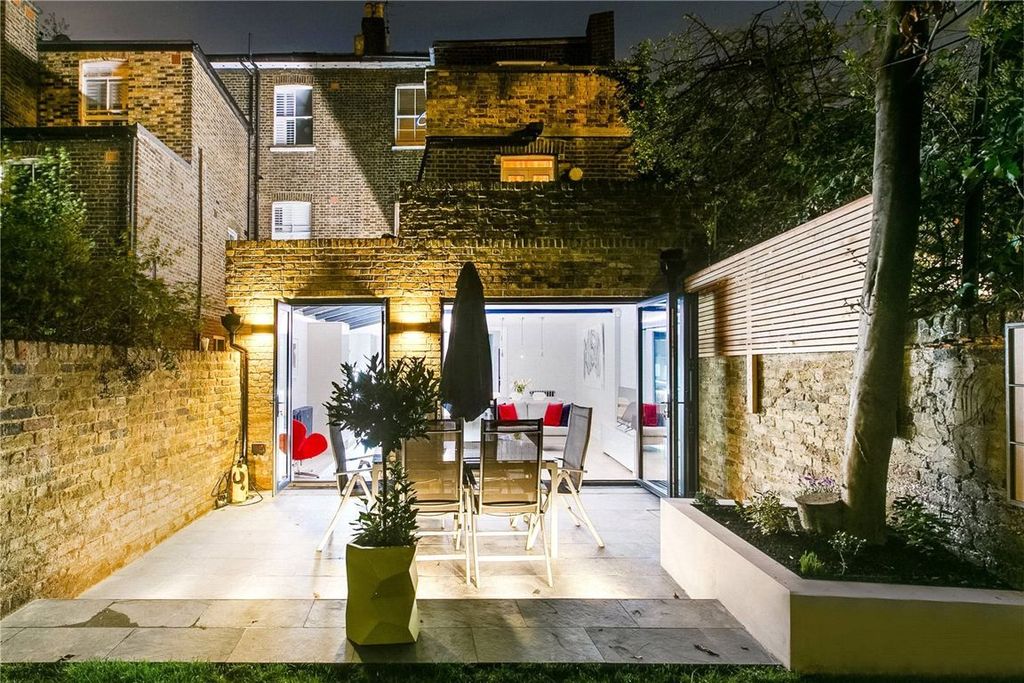 Property photo 1 of 16