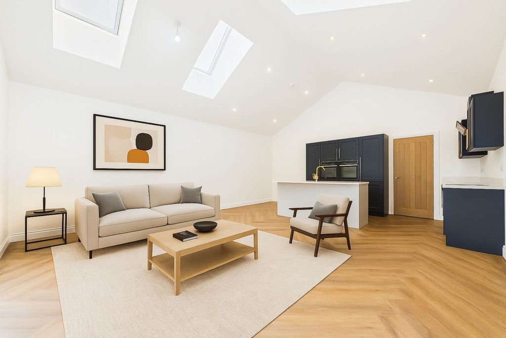 Property photo 3 of 35