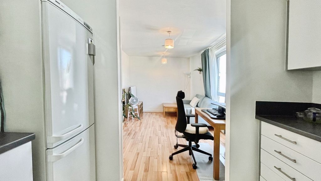 Property photo 2 of 18 Pbox-Img.Jpg