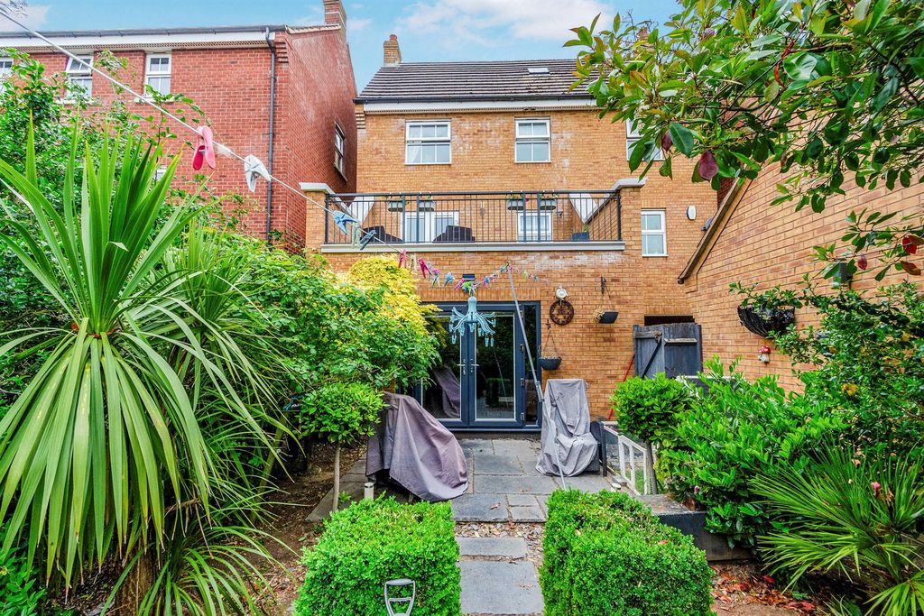 Property photo 2 of 17