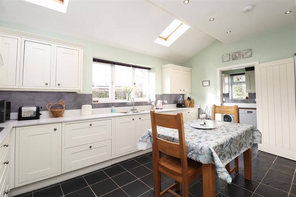 Property photo 2 of 25 Image00018.Jpeg