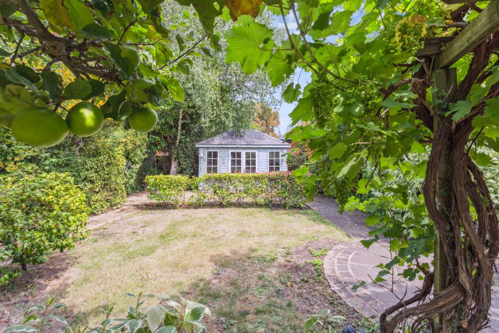 Property photo 3 of 27